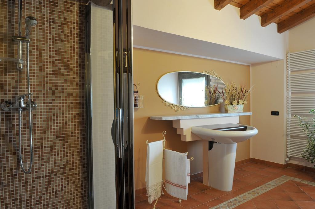 Olea Dei Holiday Apartments San Felice del Benaco Habitación foto